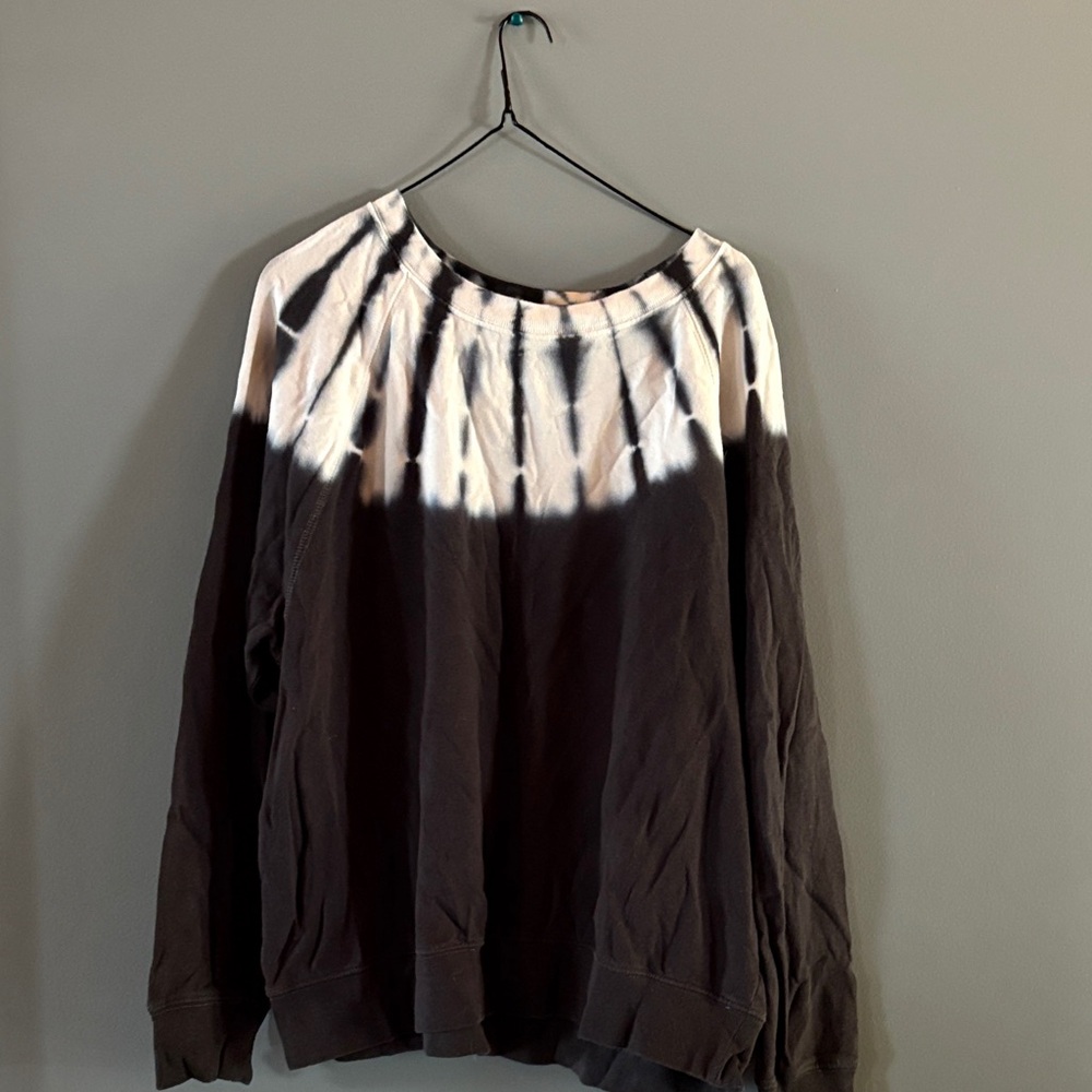 Old Navy Black and White Tie-Dye Crew Neck Sweater
